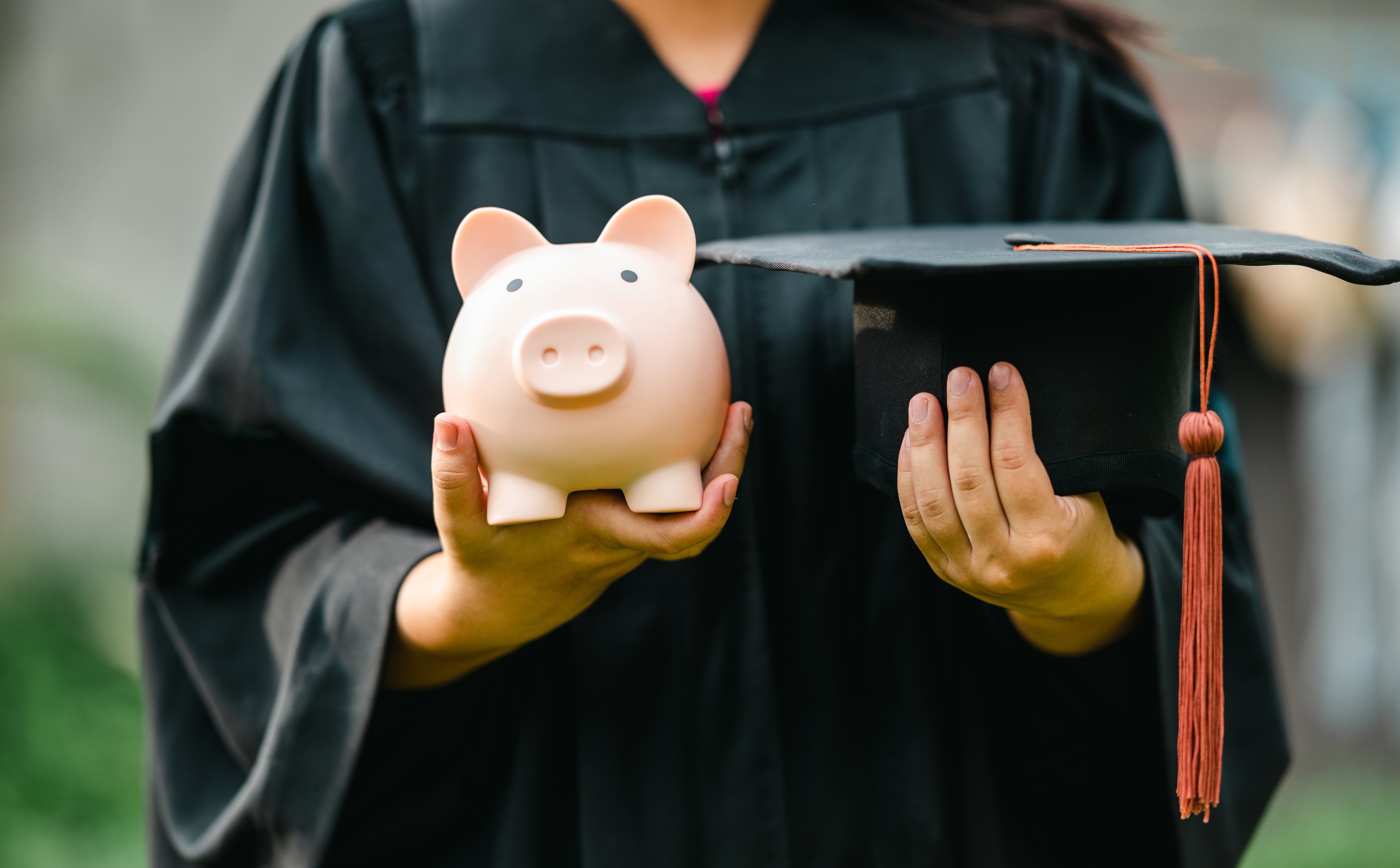 Stypendia od samorządów w oparciu o przepisy o szkolnictwie wyższym całe bez PIT