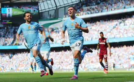 Dwie bramki dla Manchesteru City w meczu z West Hamem zdobył Phil Foden (w środku)