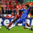 Ryan Babel (z lewej) z Liverpool i Paulo Ferreira z Chelsea