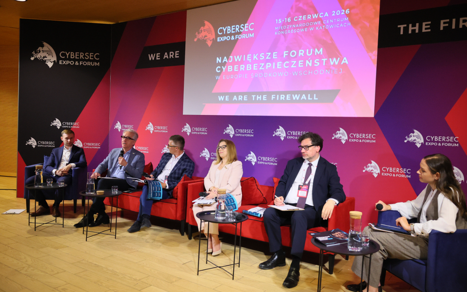 O tym, co kryje się za pojęciem „suwerenność” oraz o cyberzagrożeniach dla funkcjonowania państwa, g