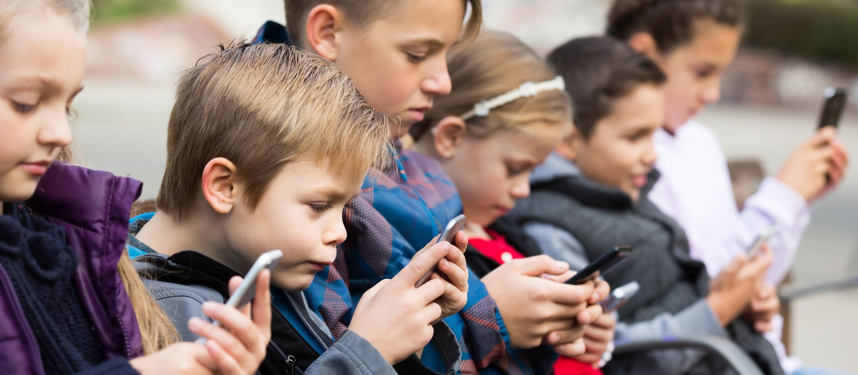 Cyfrowe uzależnienie coraz większym problemem wśród dzieci