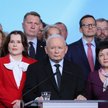 Prezes PiS Jarosław Kaczyński i politycy ugrupowania na konferencji prasowej w siedzibie partii w Wa