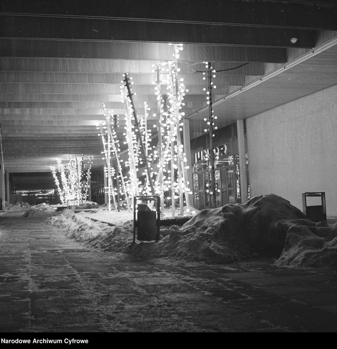 Świąteczne iluminacje na Domach Towarowych "Centrum" w Warszawie