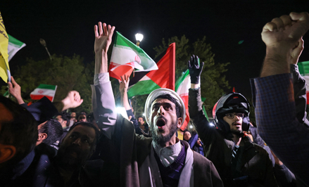 W Teheranie, po ataku rakietowo-dronowym na Izrael, odbywały się demonstracje, na których świętowano