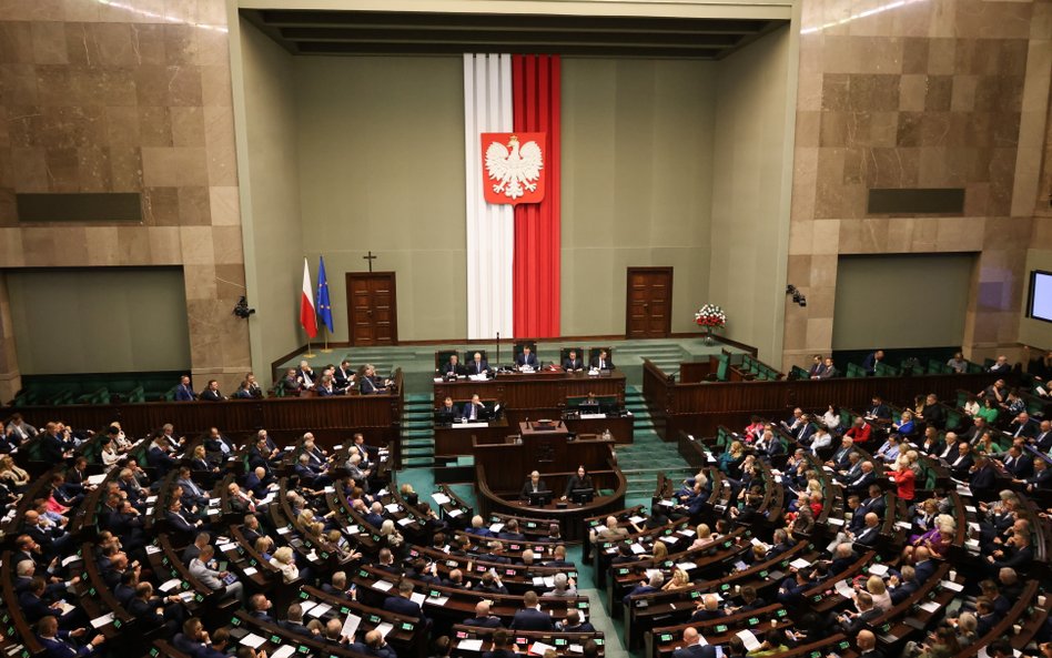 Warszawa, 27.09.2024. Posłowie na sali plenarnej Sejmu w trzecim dniu posiedzenia izby.