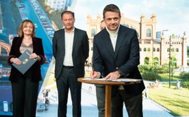 Umowę z inwestorem prywatnym podpisał z ramienia miasta prezydent Warszawy Rafał Trzaskowski