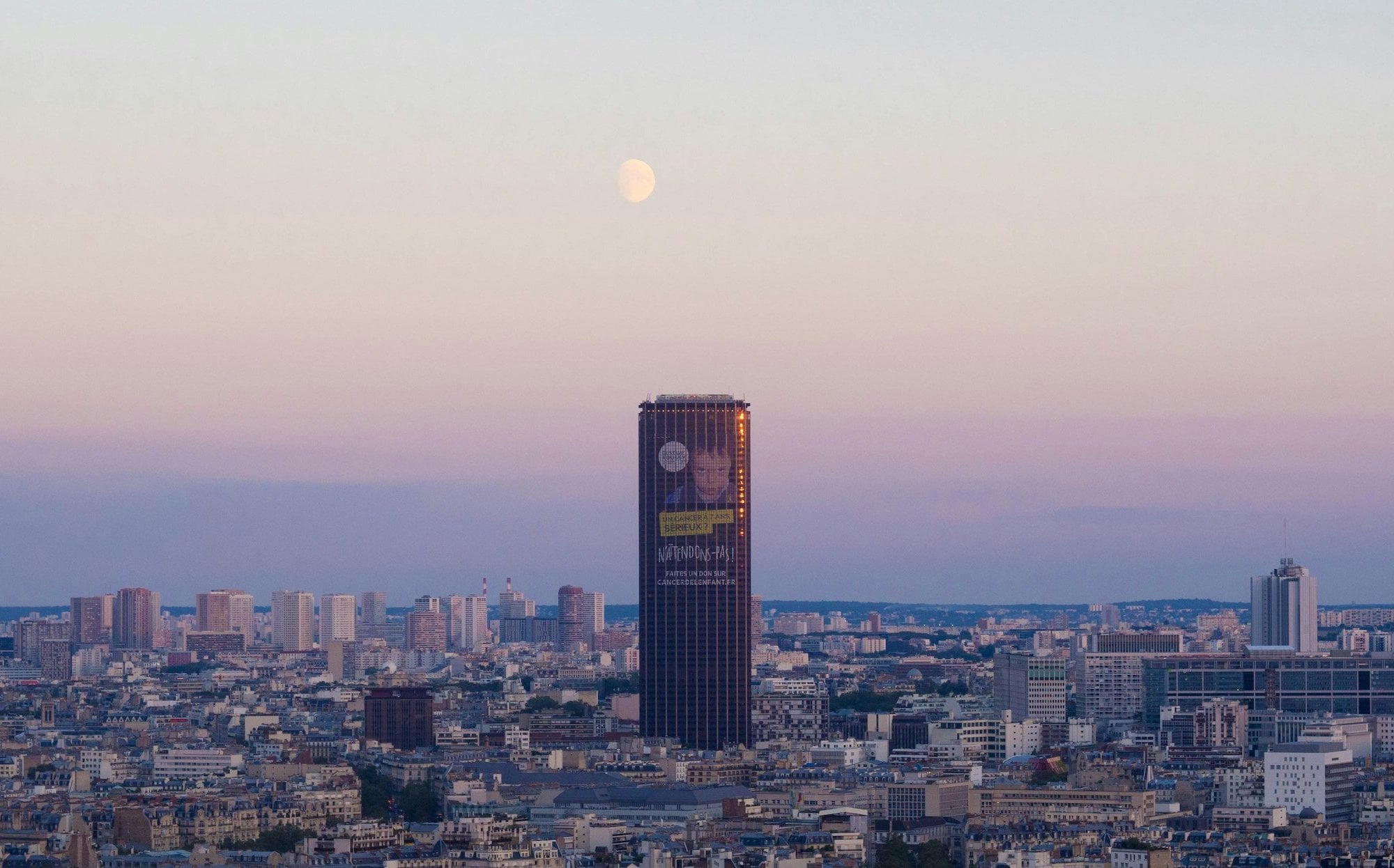 Wieża Montparnasse w Paryżu zamknięta. Rusza remont kontrowersyjnego wieżowca