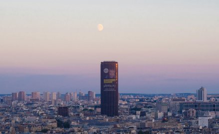 Wieżę Montparnasse ukończono w 1973 roku. Przez lata był to jedyny wieżowiec w Paryżu.