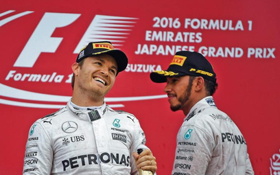 Czy po dwóch sezonach na drugim miejscu Nico Rosberg (z lewej) zdobędzie w końcu tytuł mistrza Formu
