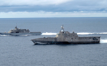 Prototypowe okręty klasy LCS – USS Freedom (LCS 1) i USS Independence (LCS 2) we wspólnym rejsie. Fo