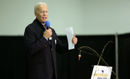 Sondaż: Biden wciąż faworytem prawyborów u Demokratów
