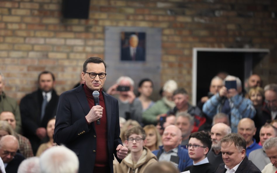 Były premier, poseł PiS Mateusz Morawiecki podczas spotkania z mieszkańcami w siedzibie Solidarności