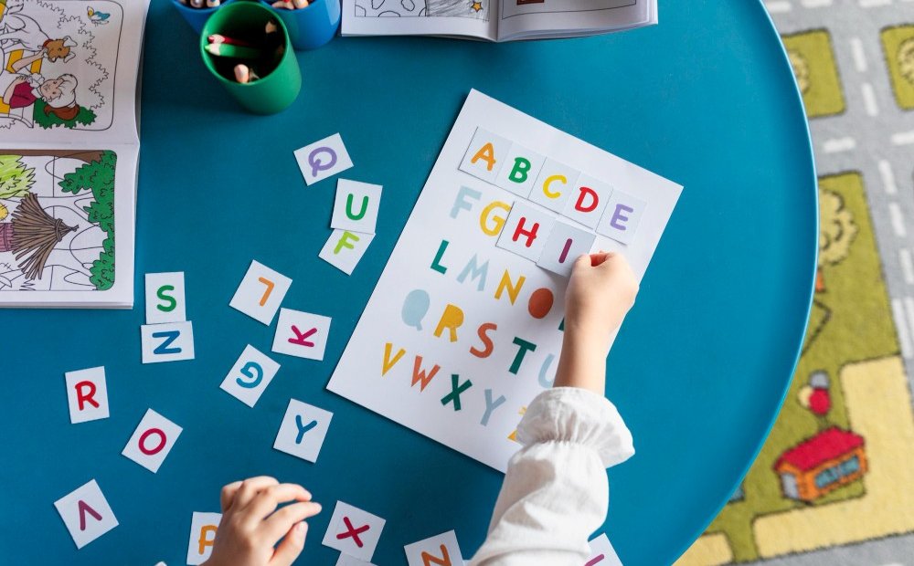 Kiedy najlepiej zacząć uczyć dziecko angielskiego: 3-5 lat czy później?