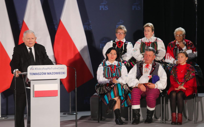 Prezes PiS Jarosław Kaczyński na spotkaniu w Powiatowym Centrum Animacji Społecznej w Tomaszowie Maz