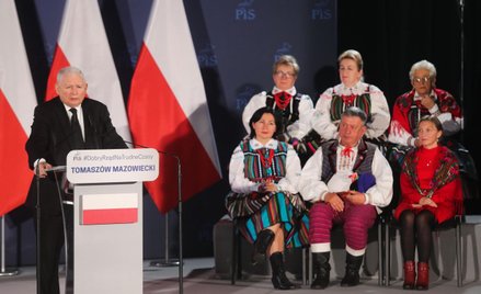 Prezes PiS Jarosław Kaczyński na spotkaniu w Powiatowym Centrum Animacji Społecznej w Tomaszowie Maz