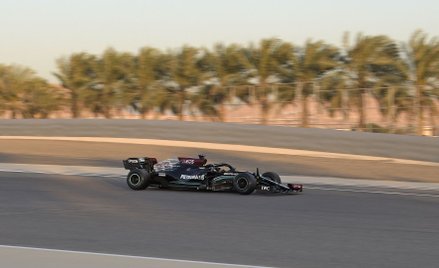 Za kierownicą Lewis Hamilton