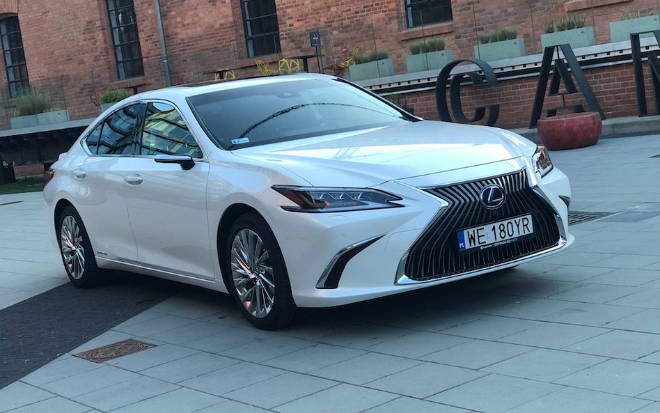 Lexus ES 300h: Limuzyna, w której wszystko się zgadza