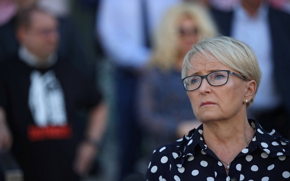 Sędzia Beata Morawiec przed budynkiem Sądu Apelacyjnego w Krakowie