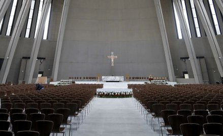 Tomasz Krzyżak: Kościoły zamknąć na dłużej