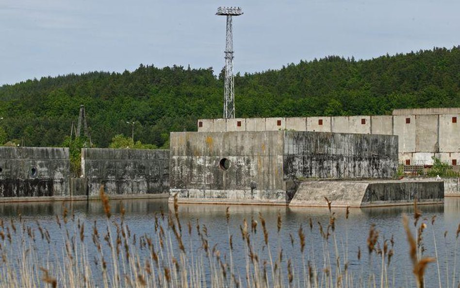 Opuszczona budowa elektrowni jądrowej nad Jeziorem Żarnowieckim