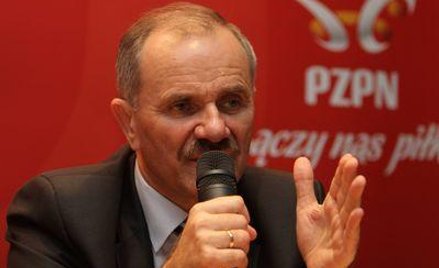 Przewodniczący Kolegium Sędziów Polskiego Związku Piłki Nożnej Zbigniew Przesmycki podczas konferenc