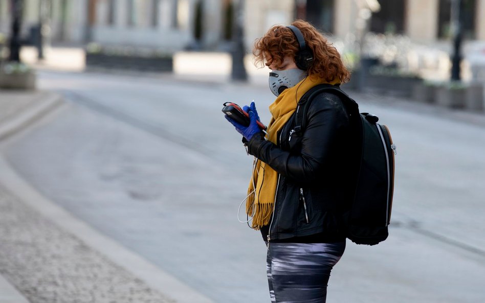 Koronawirus w Polsce. Czy od soboty będzie można zasłaniać twarz bawełnianą maską?