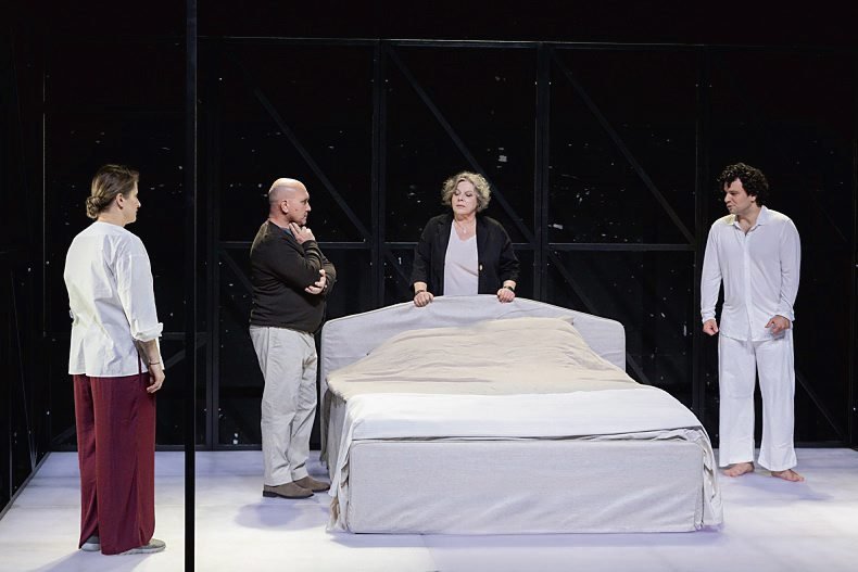 „Noc śpiewa swoje pieśni”: Prostota rozkładu