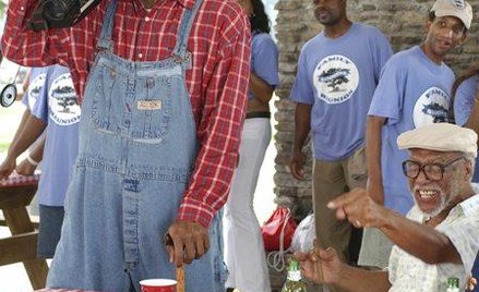 Tyler Perry w fimie "Madea's Family Reunion" z 2006 r.