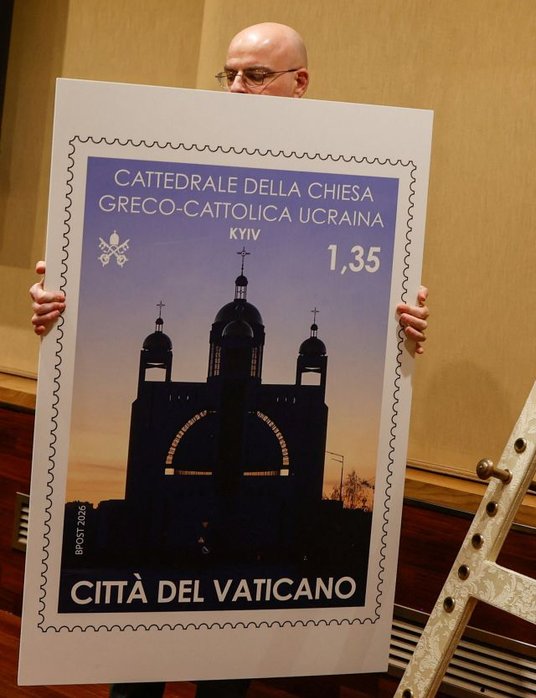 Znaczek wydany przez Watykan w 4. rocznicę wybuchu wojny na Ukrainie