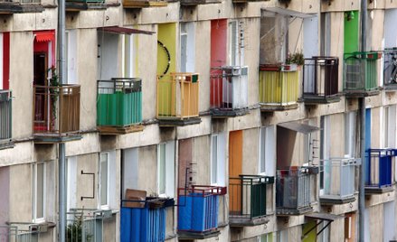 Czy wspólnota mieszkaniowa może odmówić remontu balkonów i garażu? Wyrok NSA