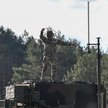 Amerykańscy żołnierze podczas prowadzonego przez nich szkolenia C-UAS z systemów i technologii przez