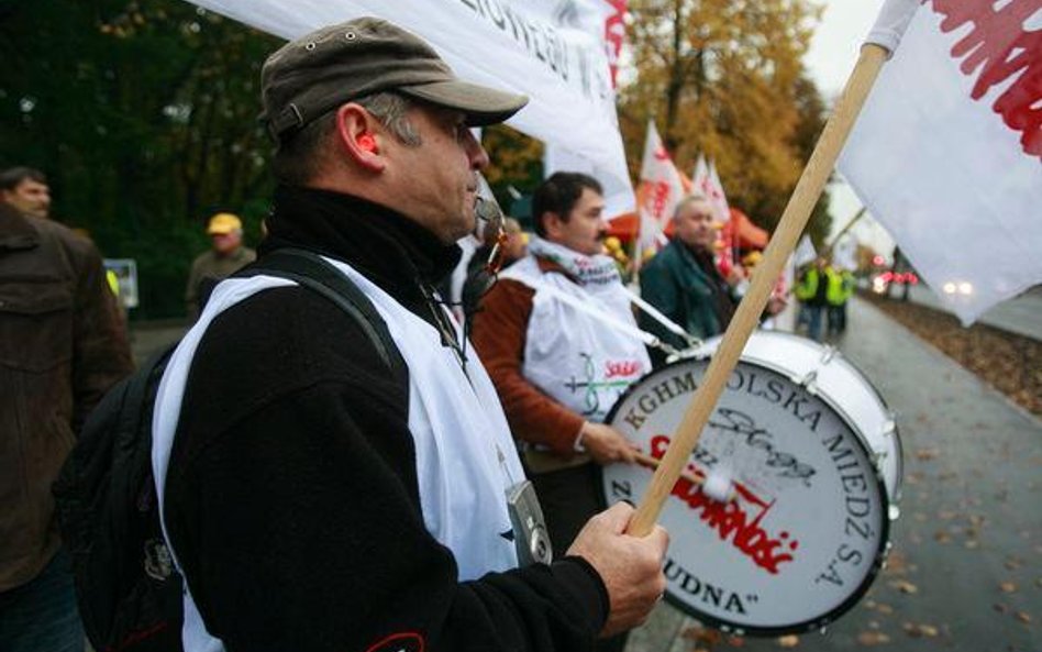 Związkowcy nie dogadali się z zarządem KGHM w sprawie podwyżek. Dzisiaj górnicy i hutnicy pikietowal