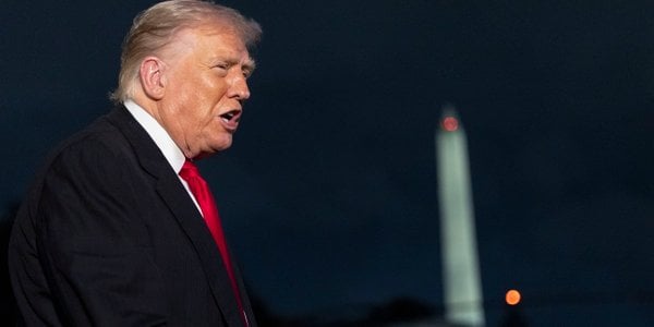 Donald Trump żąda powrotu kontrolerów ruchu lotniczego do pracy i grozi cięciem pensji