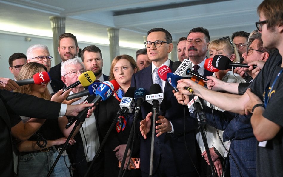 Mateusz Morawiecki i posłowie, którzy opuścili PiS