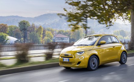 Produkcja Fiata 500 Hybrid ruszyła w listopadzie 2025 r. w zakładzie Carrozzerie Mirafiori w Turynie