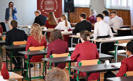W przyszłym roku może nie być komu sprawdzić wyników matur z języka polskiego