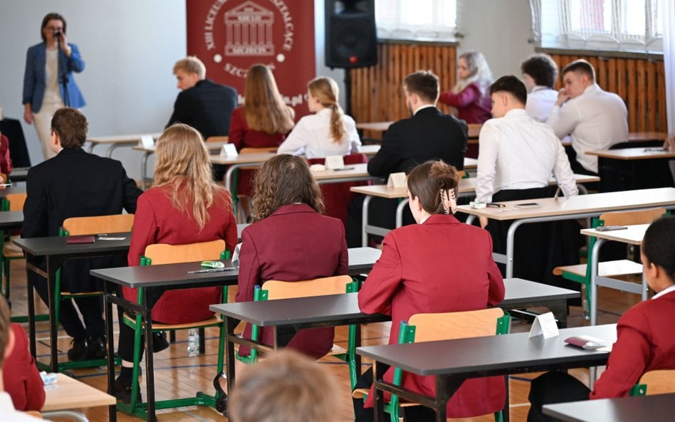 W przyszłym roku może nie być komu sprawdzić wyników matur z języka polskiego