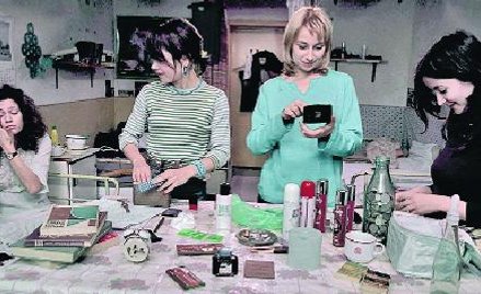 W ponurym świecie komunistycznej dyktatury