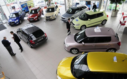 Polacy kupują coraz więcej nowych aut osobowych