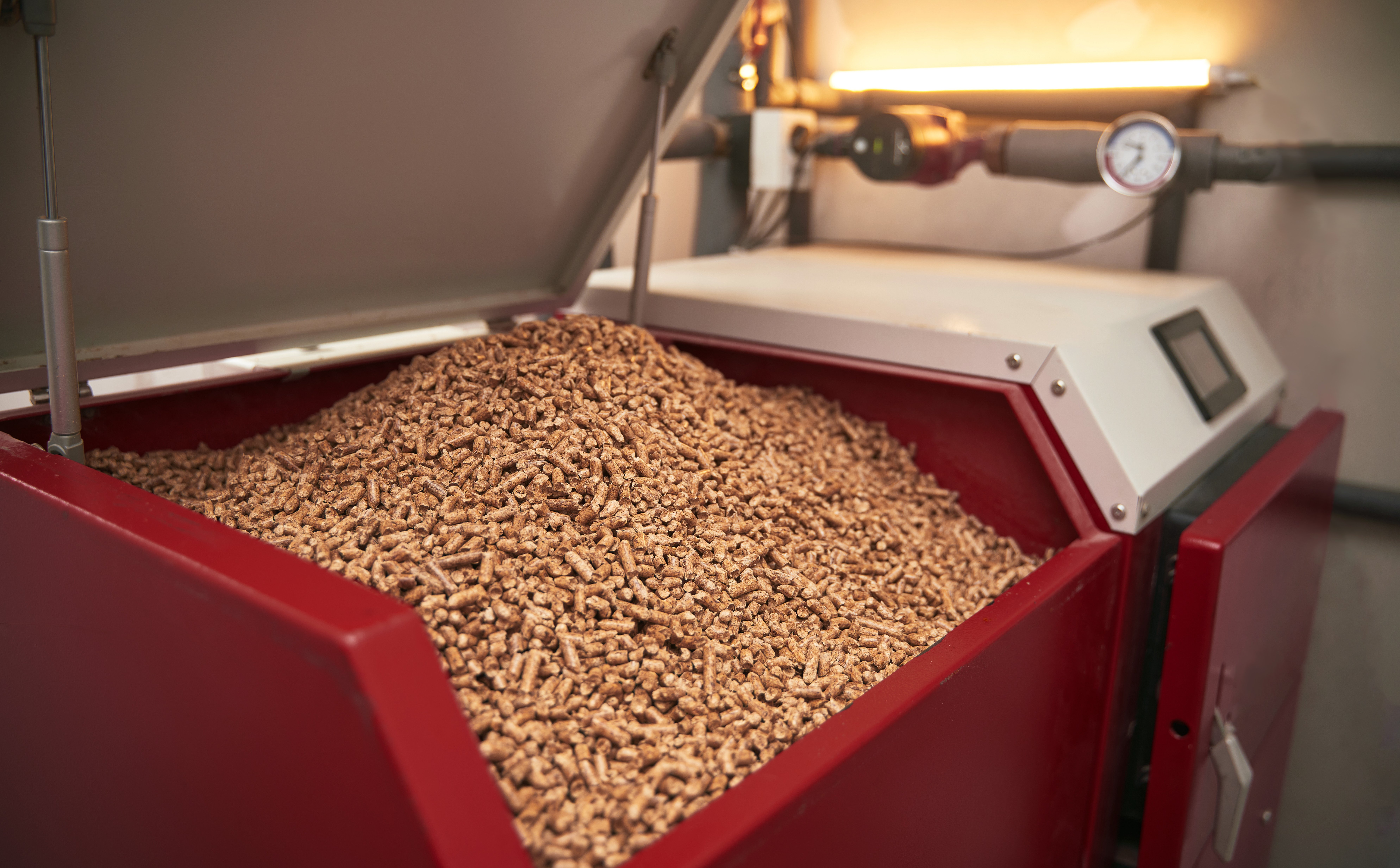 W piecach na pellet nie można spalać śmieci? NFOŚiGW przyjął wyjaśnienia producentów