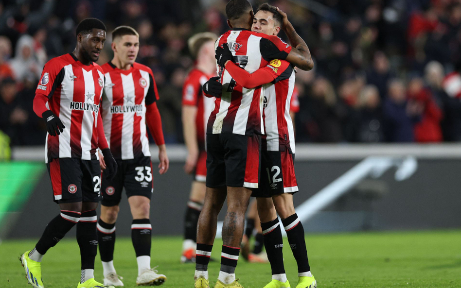 18-letni Antonio Nusa trafi do Brentford (na zdjęciu piłkarze tego klubu)