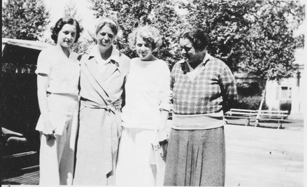 Eleanor Roosevelt (druga z lewej) podejrzewa się o intymny związek z Loreną Hickok (pierwsza z prawe