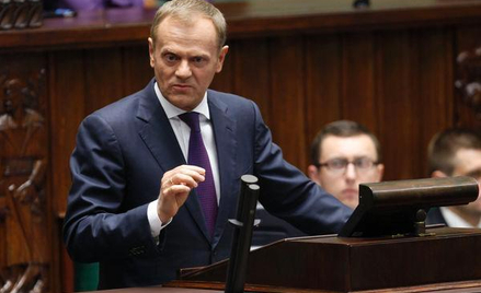 Dopóki ten raport nie zostanie zaprezentowany wstrzymam się z komentarzami - mówił we wtorek premier