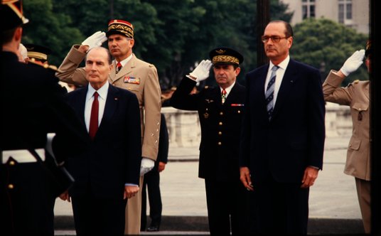 Prezydent François Mitterrand i premier Jacques Chirac podczas obchodów Święta