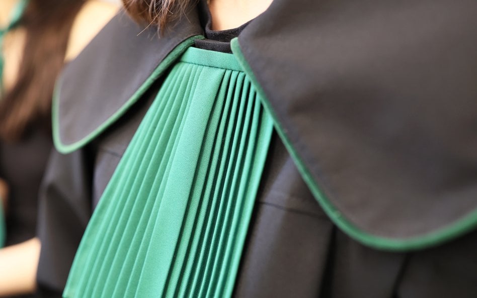 Zaskakujący pomysł adwokatki. Chciała, aby burmistrz napił się wódki w sądzie