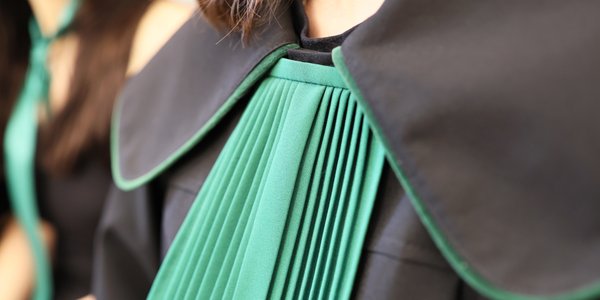 Zaskakujący pomysł adwokatki. Chciała, aby burmistrz napił się wódki w sądzie