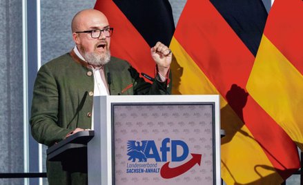 Hans-Thomas Tillschneider, poseł AfD do parlamentu kraju związkowego Saksonia-Anhalt przemawia do de