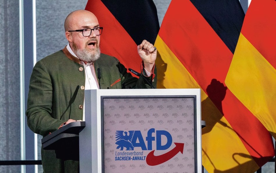 Hans-Thomas Tillschneider, poseł AfD do parlamentu kraju związkowego Saksonia-Anhalt przemawia do de