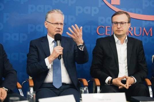 Od lewej: Adam Góral, prezes zarządu Asseco Poland, Paweł Borys, prezes Polskiego Funduszu Rozwoju.