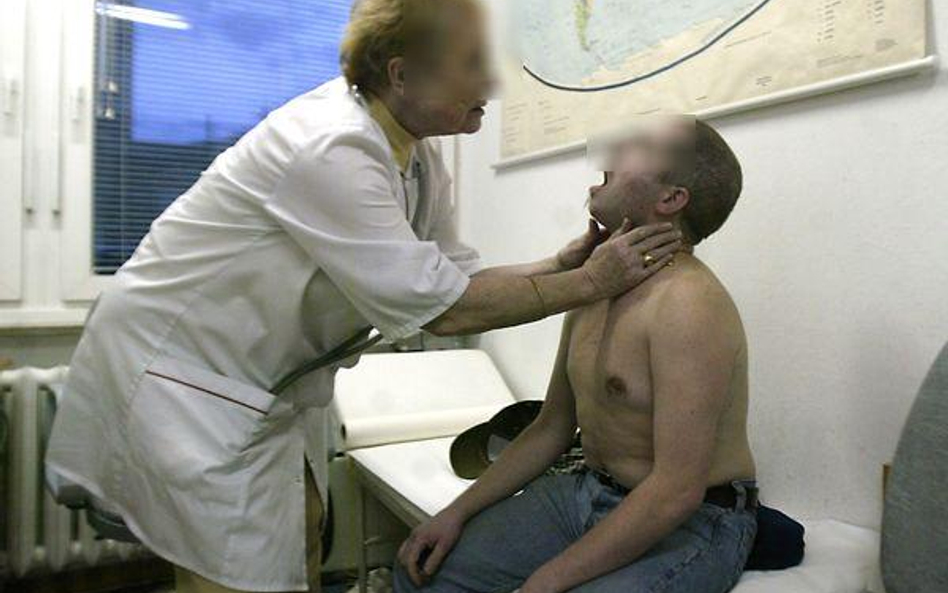 Pracownik nie musi być przebadany między chorobą i urlopem